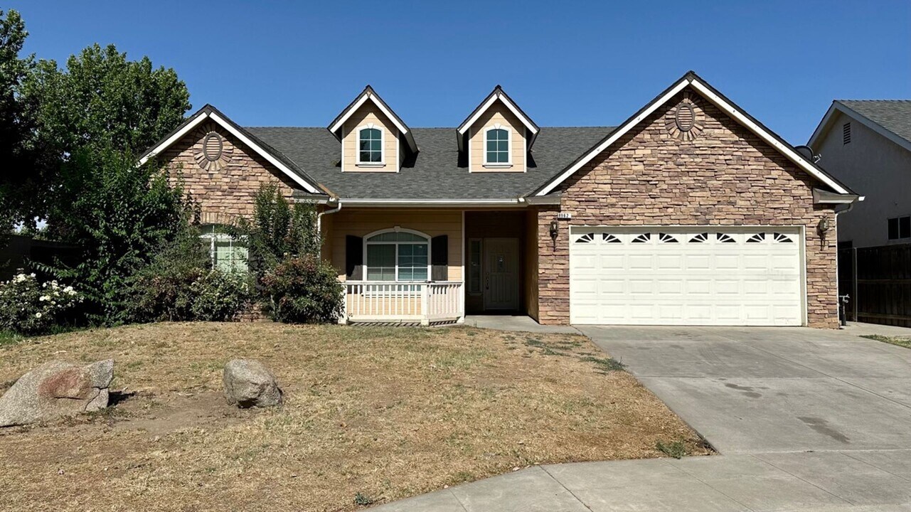 8962 N Matus Ave in Fresno, CA - Foto de edificio