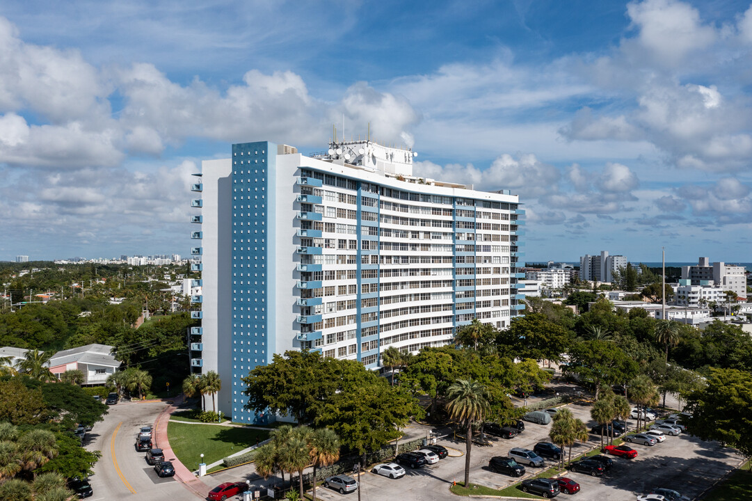 Parkview Point Condos in Miami Beach, FL - Foto de edificio