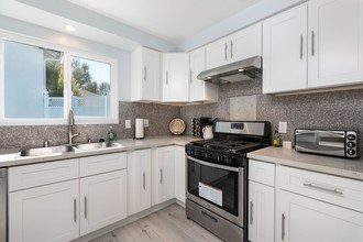 6629 Melba Ave, Unit APT# 2-OJ in Los Angeles, CA - Building Photo - Building Photo