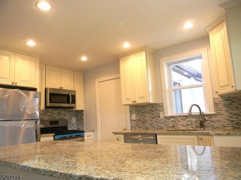 333 Florence Ave in Hawthorne, NJ - Building Photo