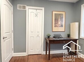 8108 S 85th Ave in Justice, IL - Foto de edificio - Building Photo