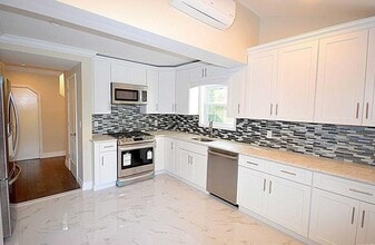 4 Addison Ln in Greenvale, NY - Building Photo - Building Photo