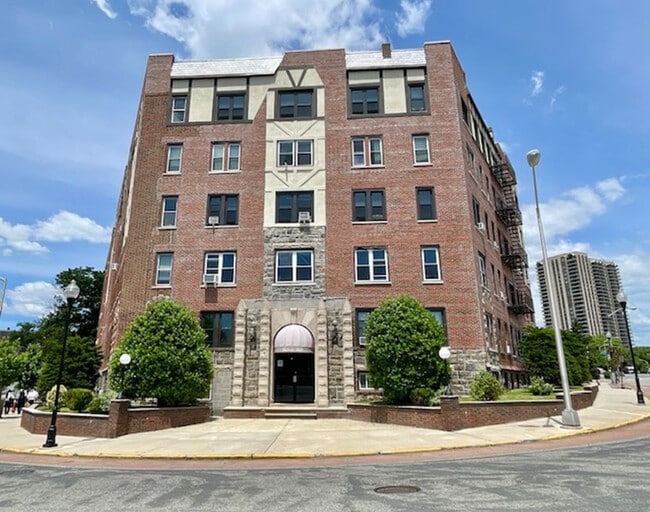 7435 Boulevard East, Unit 31 in North Bergen, NJ - Building Photo - Building Photo