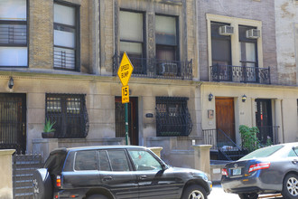 215 W 70th St in New York, NY - Building Photo - Building Photo