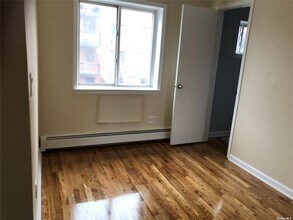 41-21 70th St-Unit -3RD FL in Queens, NY - Building Photo - Building Photo