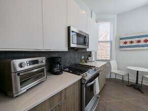2120 W Belmont Ave in Chicago, IL - Building Photo - Building Photo