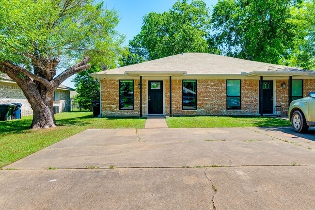 property at 808 Concho Pl