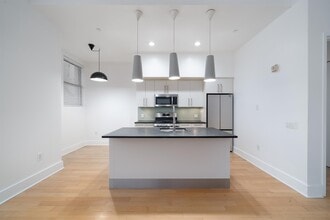 4 Beacon Way in Jersey City, NJ - Building Photo - Building Photo