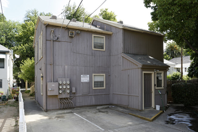 2716 F St in Sacramento, CA - Foto de edificio - Building Photo