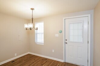 587 Shun Pike in Cottontown, TN - Building Photo - Building Photo