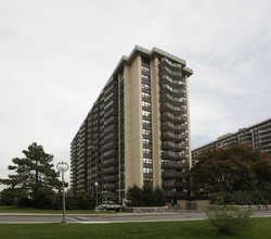 The Versailles in Bayside, NY - Foto de edificio - Building Photo