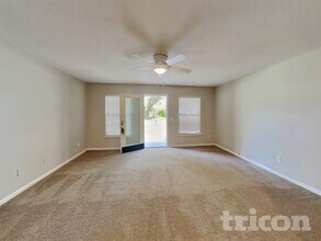 2018 Whispering Sands Ct in Dover, FL - Building Photo - Building Photo