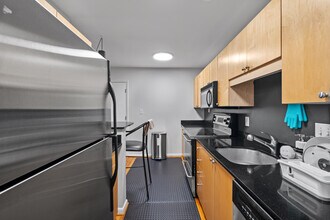 3501 Roswell Rd NE, Unit 110 in Atlanta, GA - Foto de edificio - Building Photo