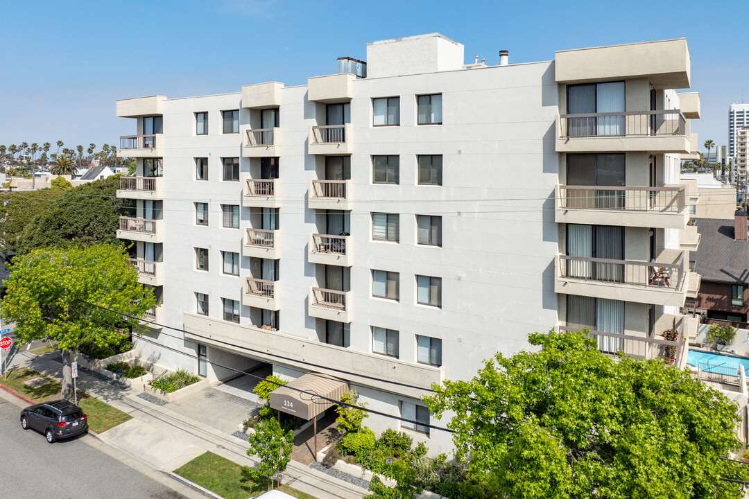 Pacifica Terrace in Santa Monica, CA - Building Photo