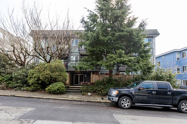 2224 Eton St in Vancouver, BC - Building Photo - Building Photo