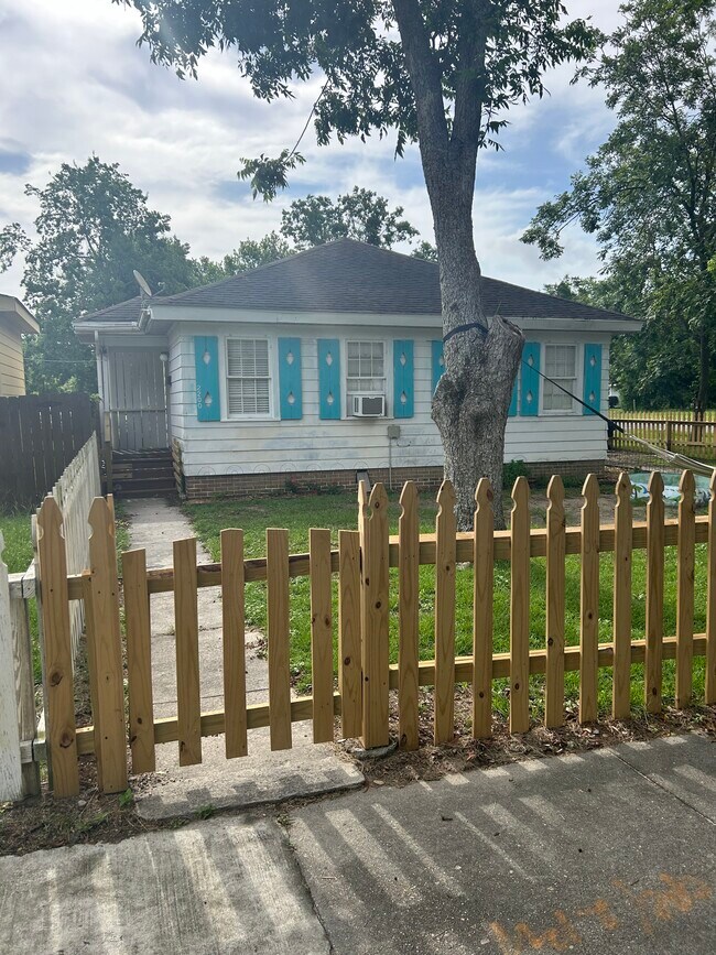 2200 22nd Ave in Gulfport, MS - Foto de edificio - Building Photo
