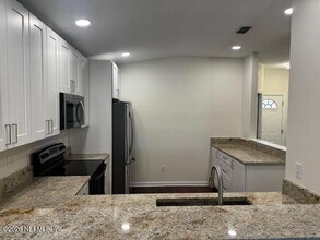 3907 Grand Central Pl W in Jacksonville, FL - Foto de edificio - Building Photo