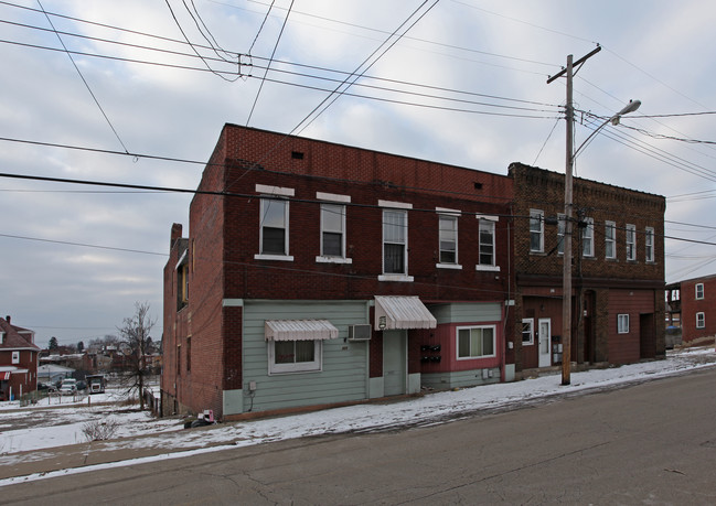 418 Park Ave in Clairton, PA - Building Photo - Building Photo