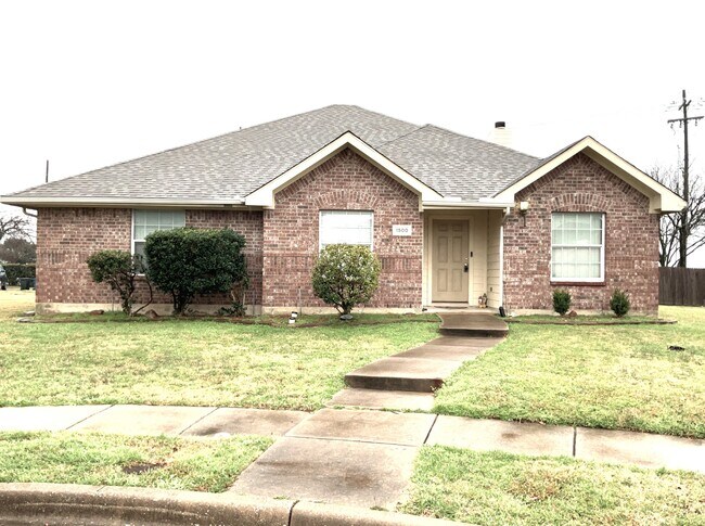 property at 1500 Westfield Ln