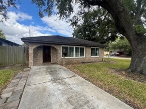 702 Robin Cir in Pasadena, TX - Building Photo - Building Photo