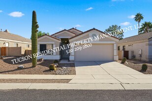 2440 N Creek Vista Dr in Tucson, AZ - Building Photo