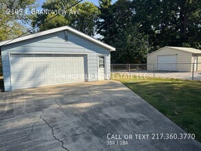 2109 Grandview Ave in Grandview, IL - Building Photo - Building Photo