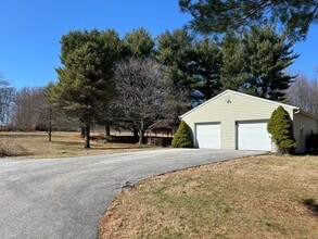 137 Davis Rd in Coatesville, PA - Building Photo - Building Photo