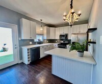 1023 Fountain View Dr photo'