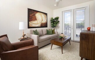 1690 North Loop in Houston, TX - Building Photo