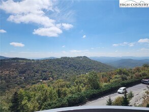 303 Sugar Top Dr in Sugar Mountain, NC - Building Photo - Building Photo