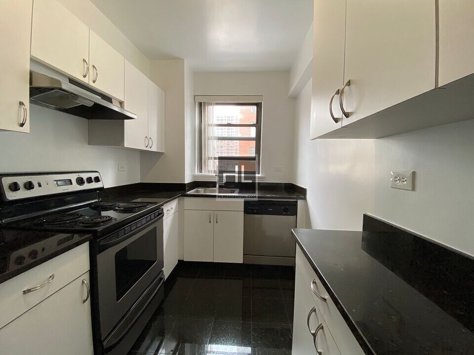 EAST 69 STREET in New York, NY - Building Photo