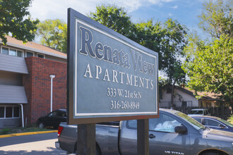 Renata View Apartments in Wichita, KS - Foto de edificio - Building Photo