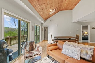 335 Locust Ridge Rd in Beech Mountain, NC - Building Photo - Building Photo