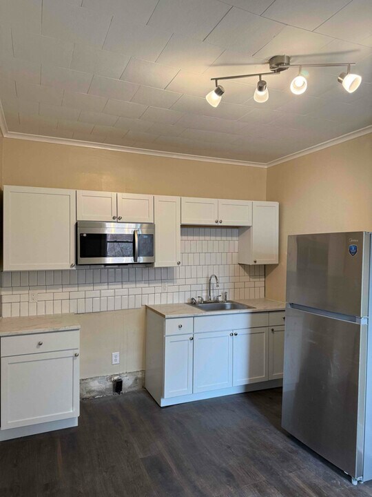 121 Dundaff St in Carbondale, PA - Building Photo