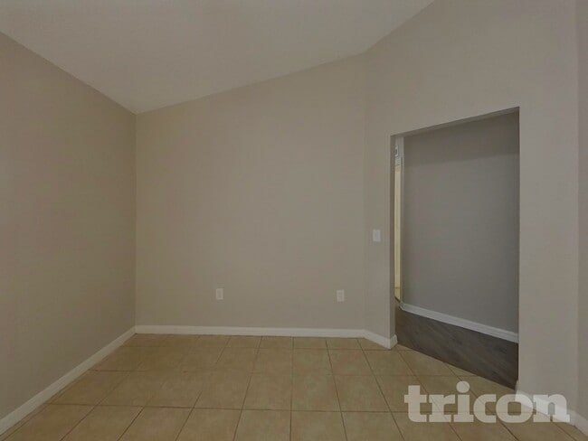 810 Ognon Ct, Unit 201 in Kissimmee, FL - Building Photo - Building Photo