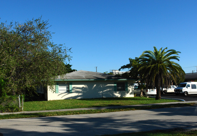 2223 Madison St in Hollywood, FL - Building Photo - Building Photo