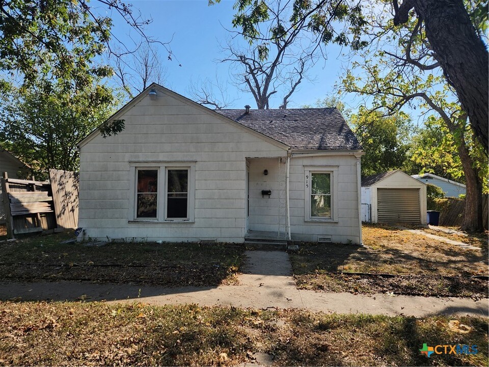 915 S 13th St in Temple, TX - Building Photo