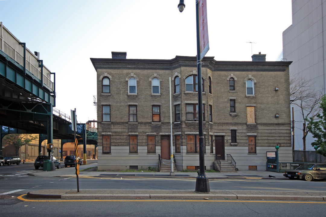 23-01-23-07 44th Ave in Long Island City, NY - Building Photo