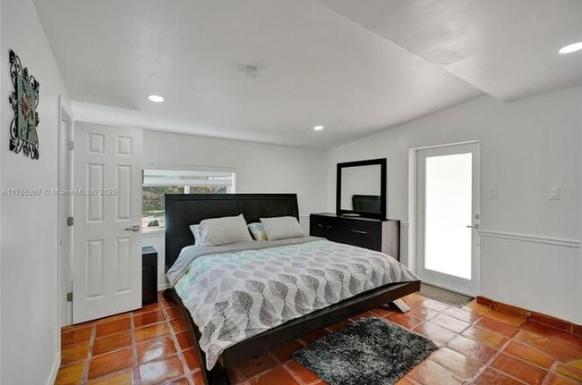 20220 NE 15th Ave in Miami, FL - Building Photo - Building Photo