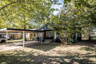 1709 NW Oak Ave in Lawton, OK - Building Photo - Building Photo