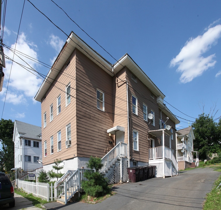 235-239 Washington St in New Britain, CT - Building Photo