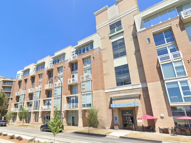 710 W Trade St in Charlotte, NC - Building Photo - Building Photo