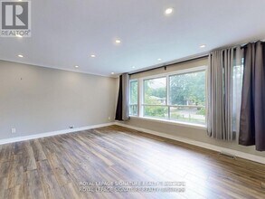 1821 Christopher Rd in Mississauga, ON - Building Photo - Building Photo