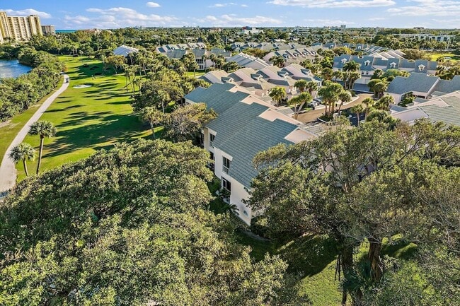 3902 Fairway Dr S in Jupiter, FL - Building Photo - Building Photo
