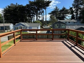 743 Caroline St SE in Bandon, OR - Building Photo - Building Photo