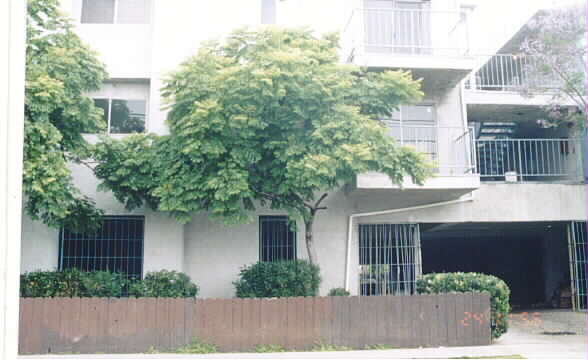 2415 E 15th St in Long Beach, CA - Building Photo - Building Photo