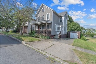 4 Porter St in Oswego, NY - Building Photo