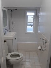 11 Liberty Ave, Unit #1 in Medford, MA - Foto de edificio - Building Photo