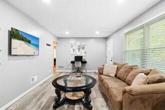 2150 Meadowlane Dr SW in Atlanta, GA - Building Photo - Building Photo