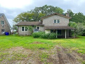 1914 Capri Dr in Charleston, SC - Building Photo
